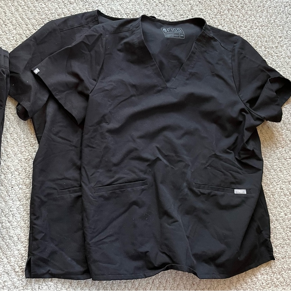FIGS casma 3 pocket black scrub top XXL